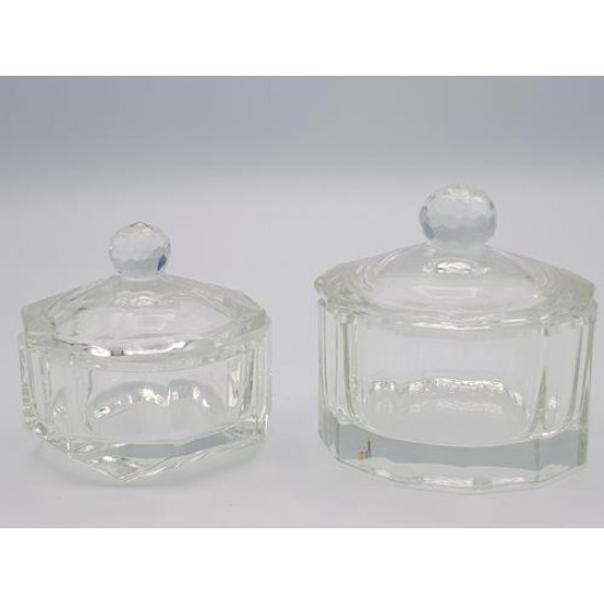 leerer Glasbehälter mit Deckel